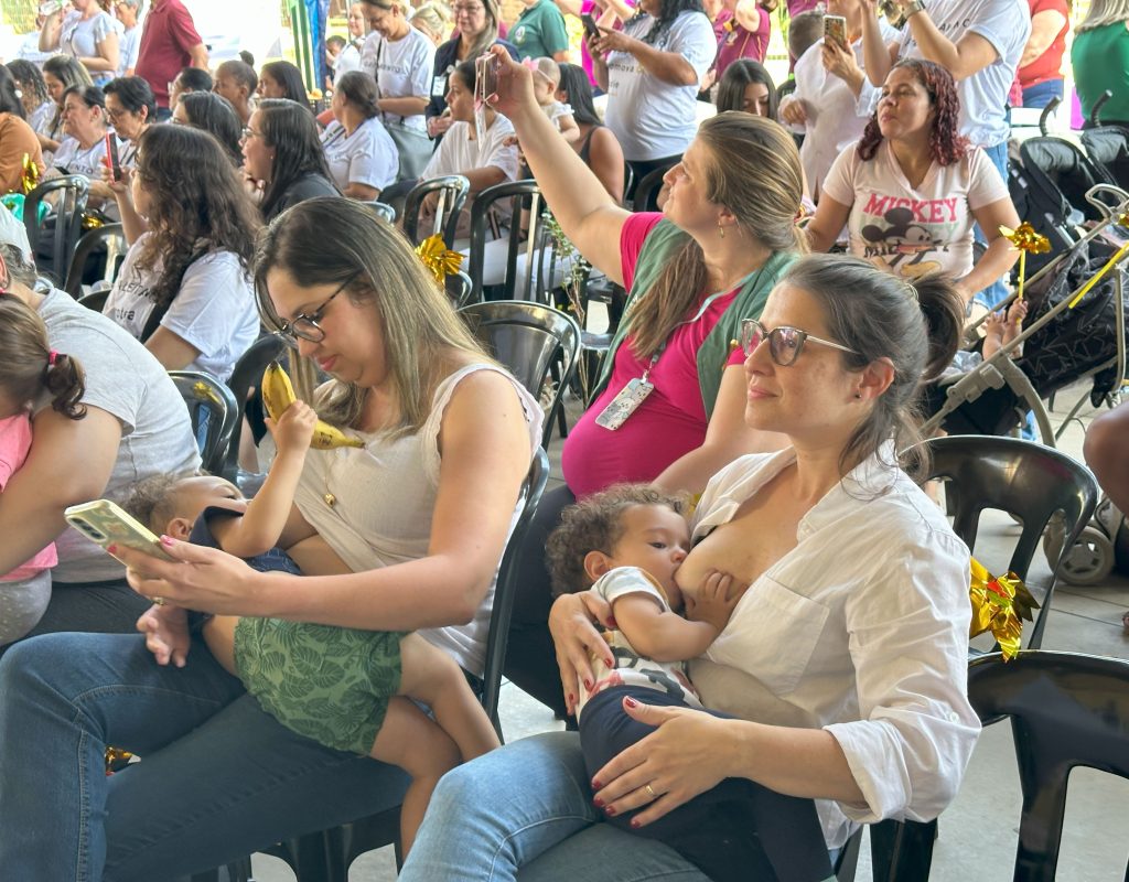 Mamaço reuniu cerca de 300 pessoas na Estação da Paulista