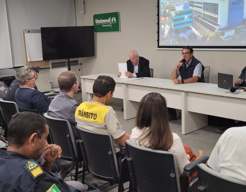 Na-reuniao-do-Comuse-o-prefeito-Luciano-Almeida-ressaltou-a-importancia-da-integracao-das-forcas-de-seguranca-da-cidade-para-uma-melhor-qualidade-de-vida-na-cidade-2048x922