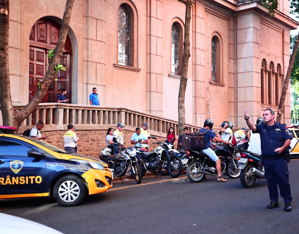 Natal Seguro_ forças de segurança - Semuttran, GC e PM - fiscalizaram motos em operação na tarde de ontem, 18_12