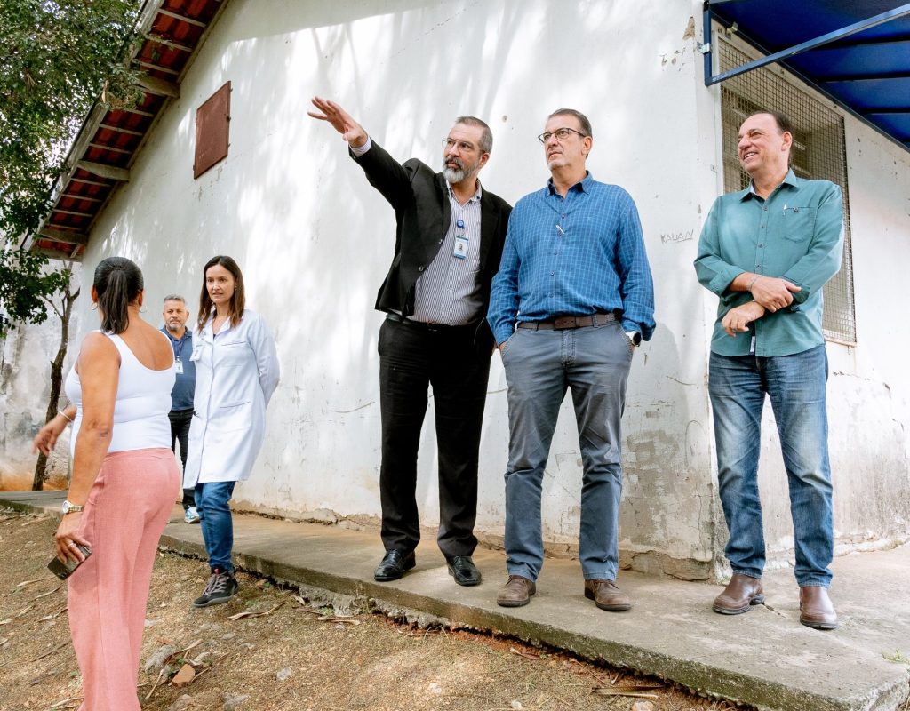 No Santa Fé, o prefeito anunciou que nas próximas semanas as obras na unidade começarão