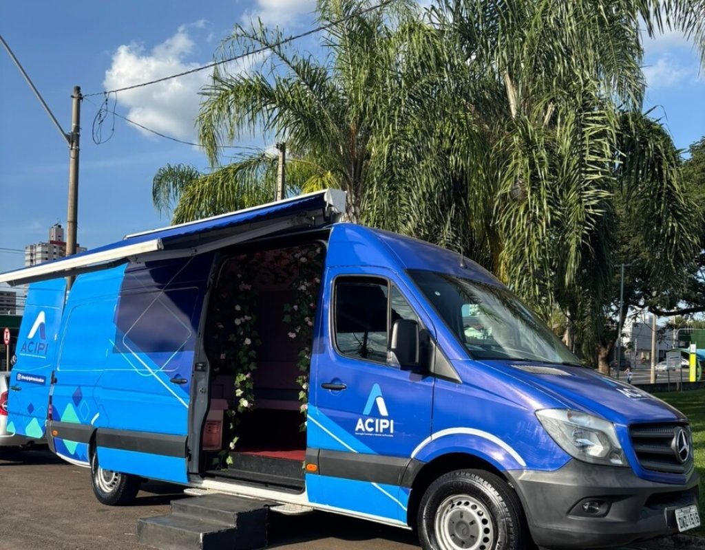 Nos dias 10, 11 e 12, em um cenário montado junto à unidade móvel da Acipi, os casais poderão celebrar o Dia dos Namorados com um clique personalizado (1)