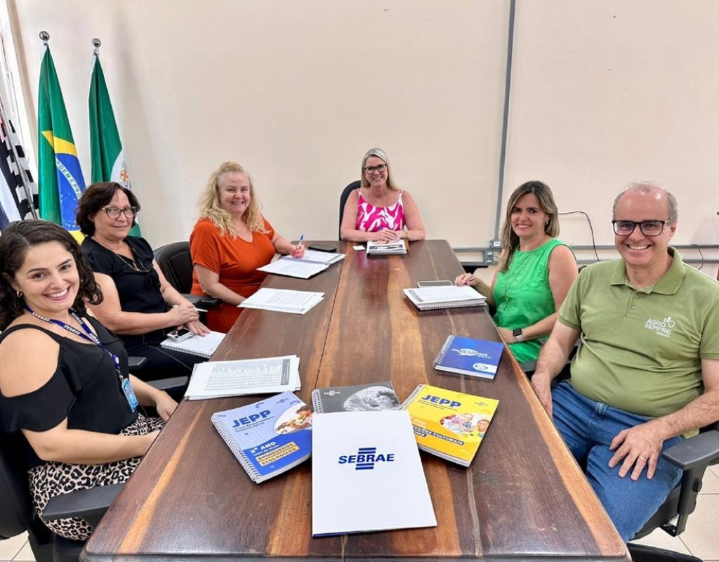 O encontro reuniu representantes da Secretaria Municipal de Educação e do Sebrae