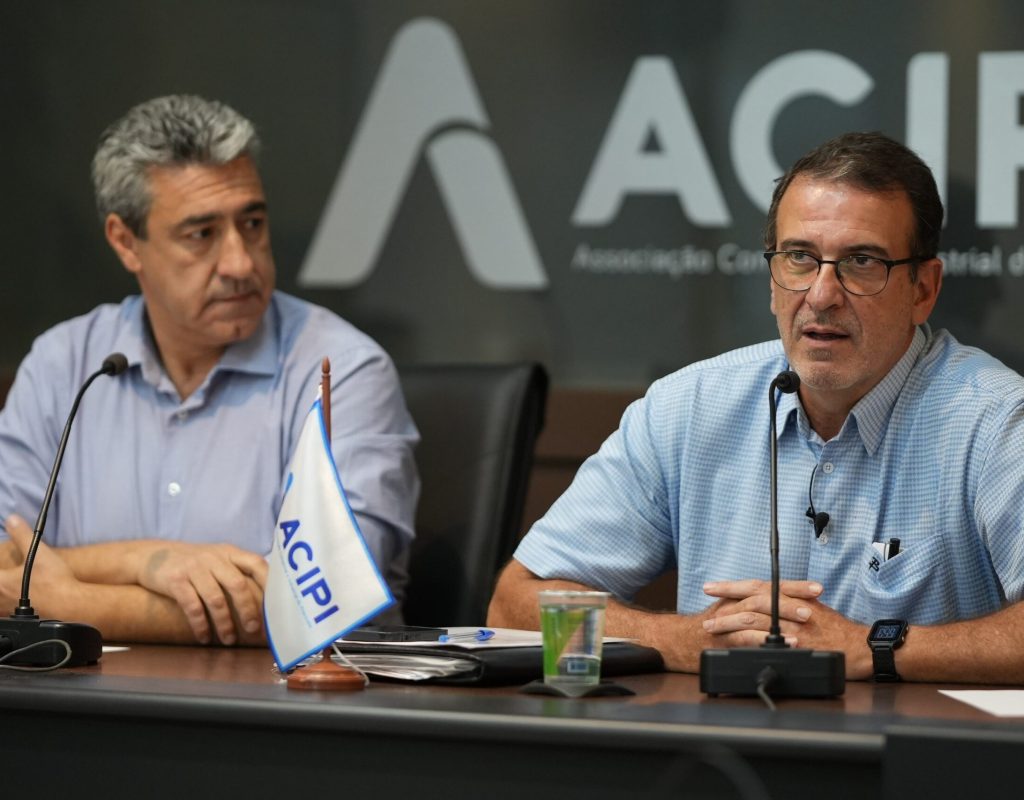 O presidente da Acipi, Marcelo Cançado, e o prefeito Luciano Almeida durante a apresentação da nova praça central