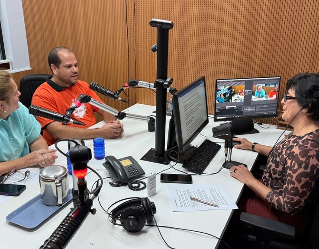O programa de estreia teve como tema central a solidariedade e recebeu Valkiria Callovi, primeira-dama e presidente do Fundo Social, e Fábio Sanches, presidente da Fenapi