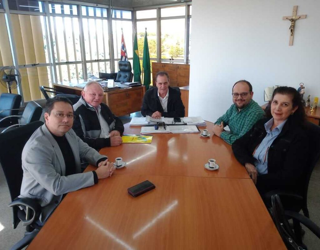 O refeito Helinho Zanatta recebeu hoje representantes da Agência das Bacias PCJ