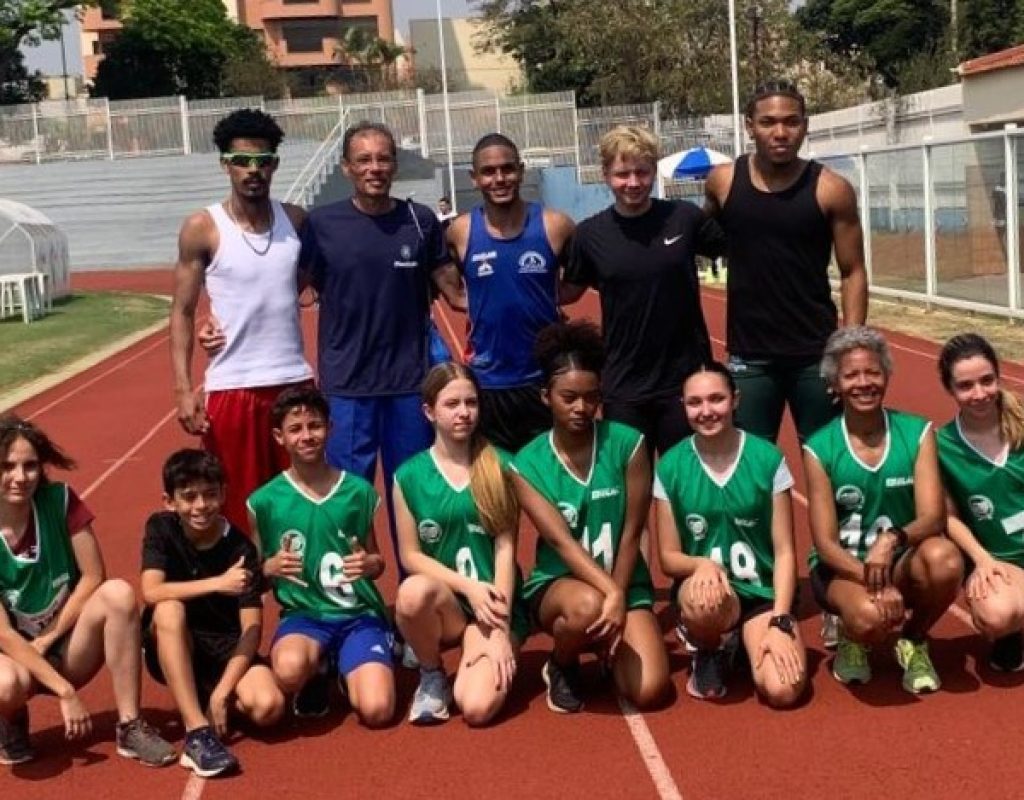 O técnico Wellington e os representantes da equipe de atletismo