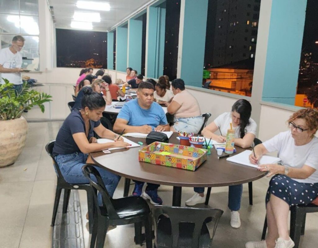 Oficinas acontecem em 21 e 28 de maio, 11 e 18 de junho e capacitam professores para uso do humor gráfico na educação (1)