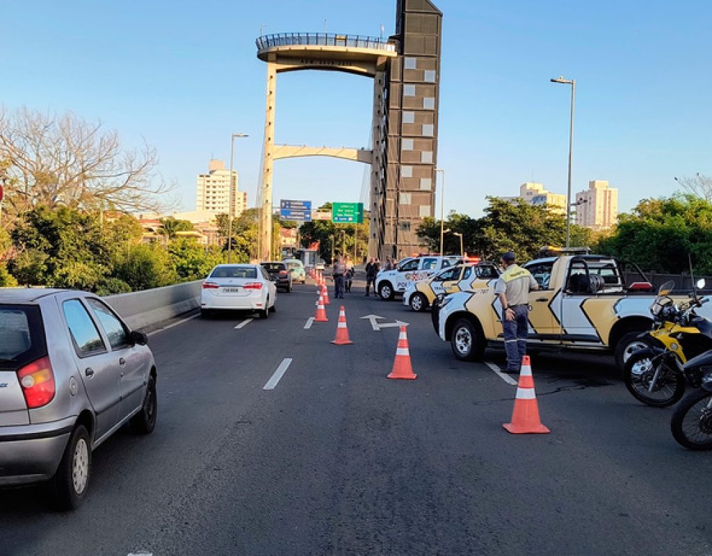 Operação Hércules fiscalizou 63 veículos, hoje, na ponte do Mirante