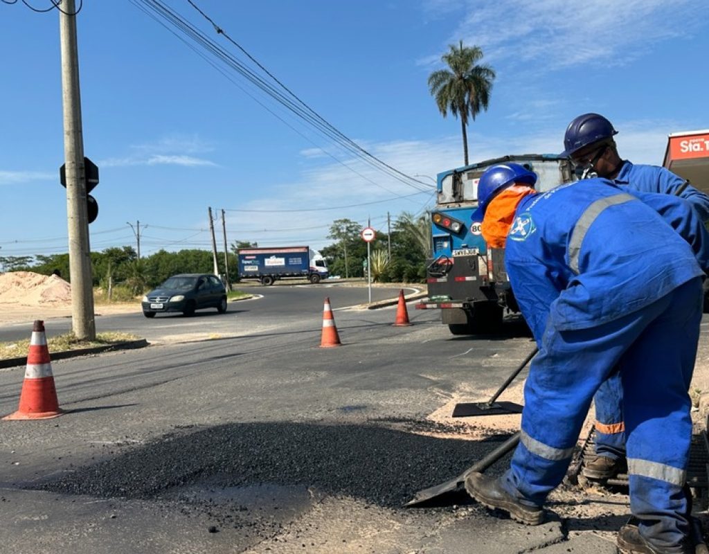 Operação Zeladoria conta com serviços de tapa-buraco nas vias