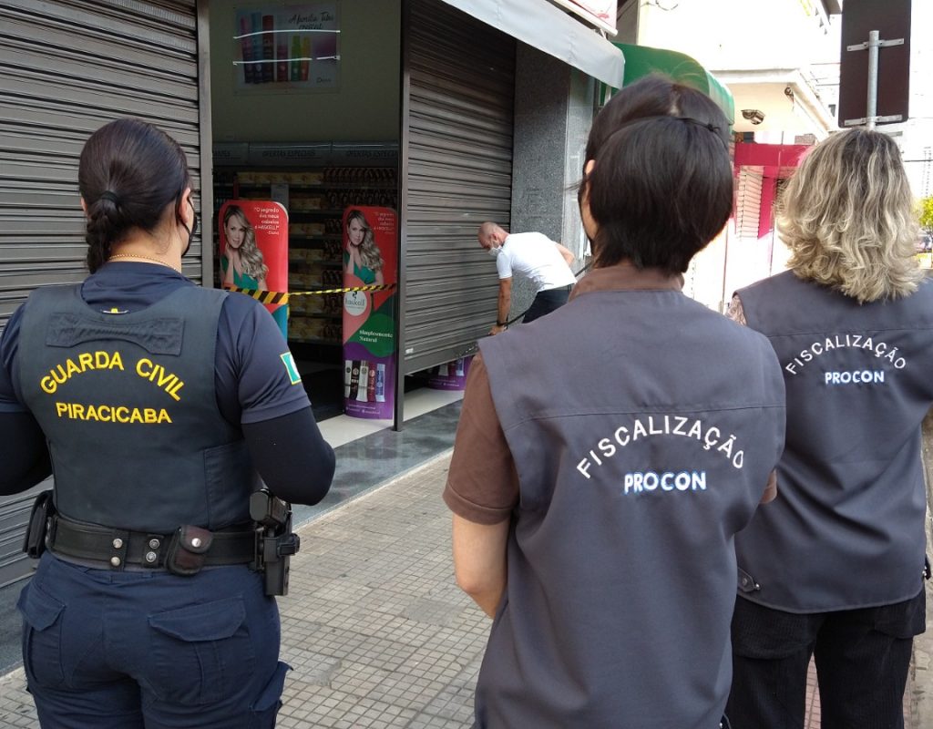 Operacao fechou lojas de cosmeticos no Centro e Bairro Alto 1 - Felipe Ferreira