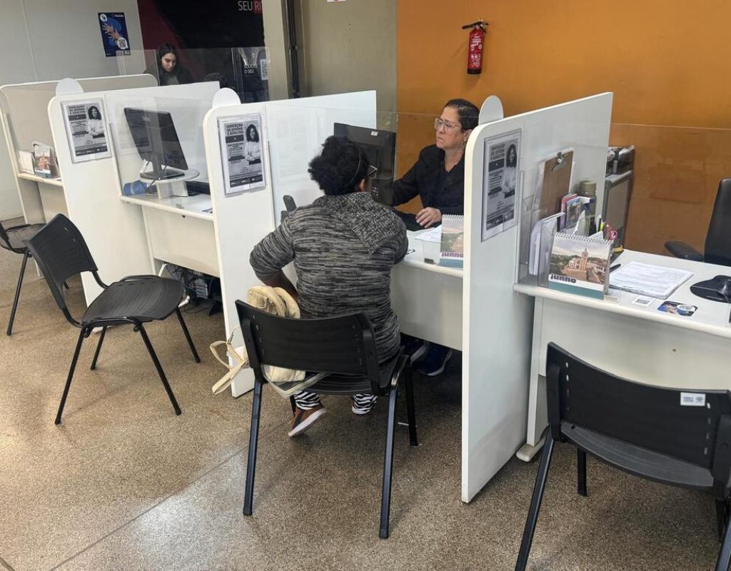 Foto: Os guichês de atendimento ao cidadão no Térreo 1 do Centro Cívico terão novo horário das 8h às 16h, a partir de segunda-feira,