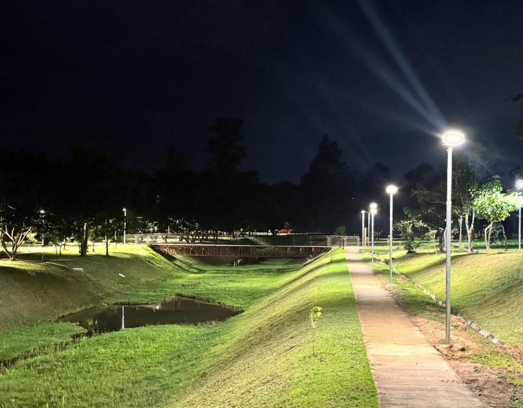 Parque Linear Itaicy, na região do Vila Sônia, que recebeu um amplo investimento na iluminação de sua área de lazer