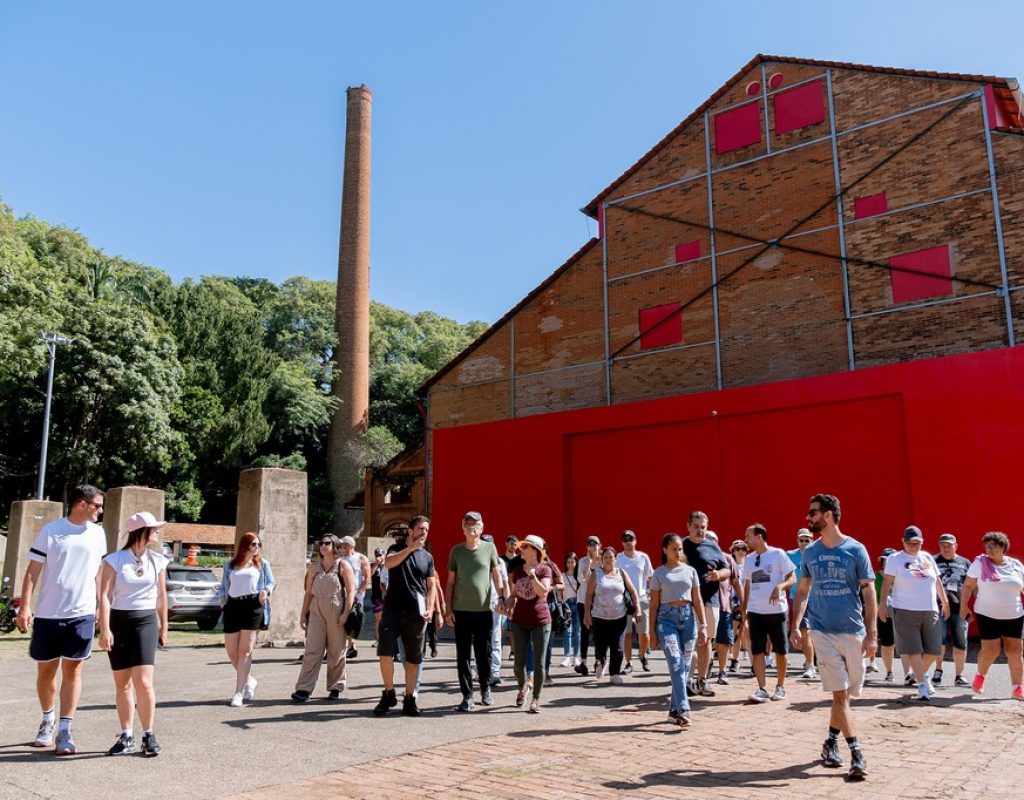 Passeio leva os participantes a diversos espaços do Parque do Engenho Central