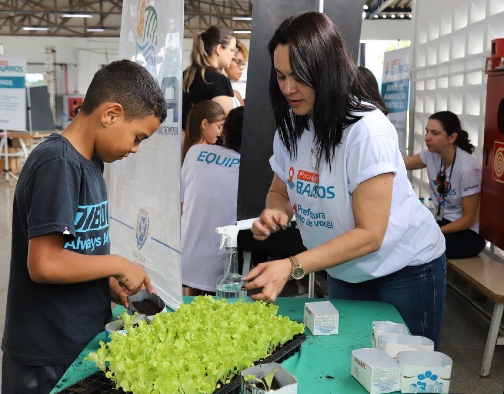 Pira nos Bairros distribuiu mudas de alimentos