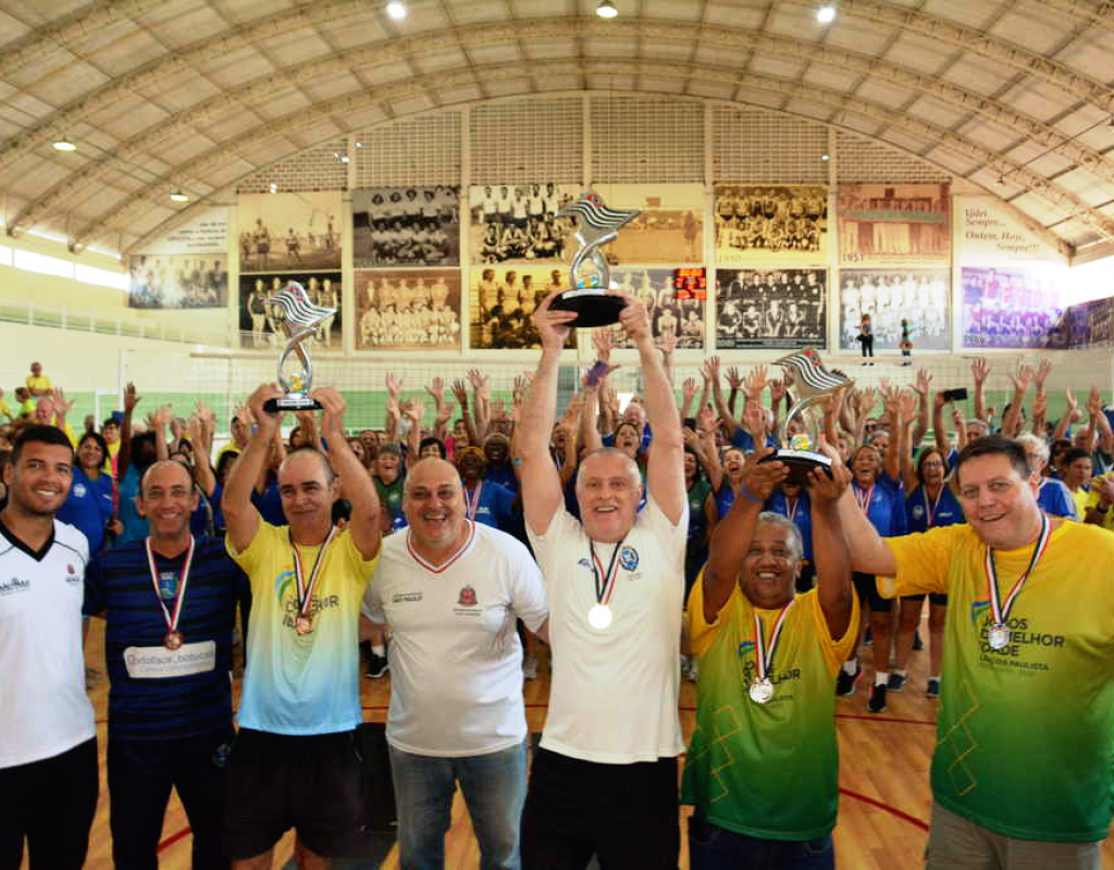 Piracicaba recebeu o troféu de campeã após somar 170 pontos na classificação geral