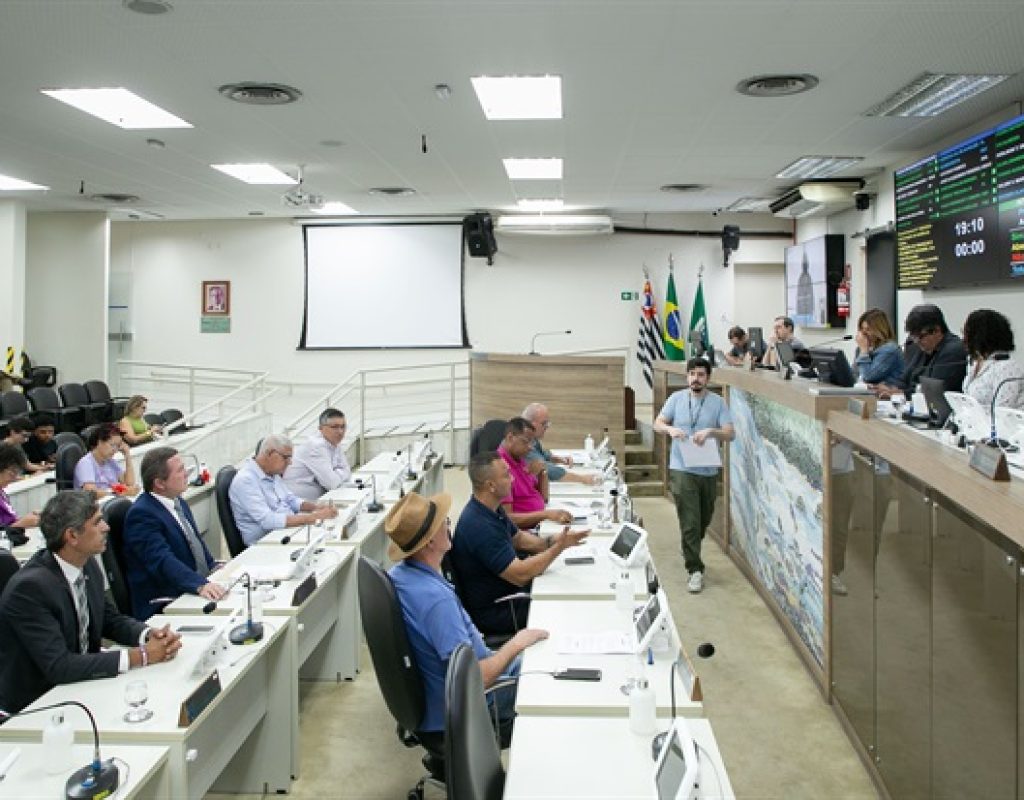 Parlamentares se reuniram no Plenário Francisco Antonio Coelho