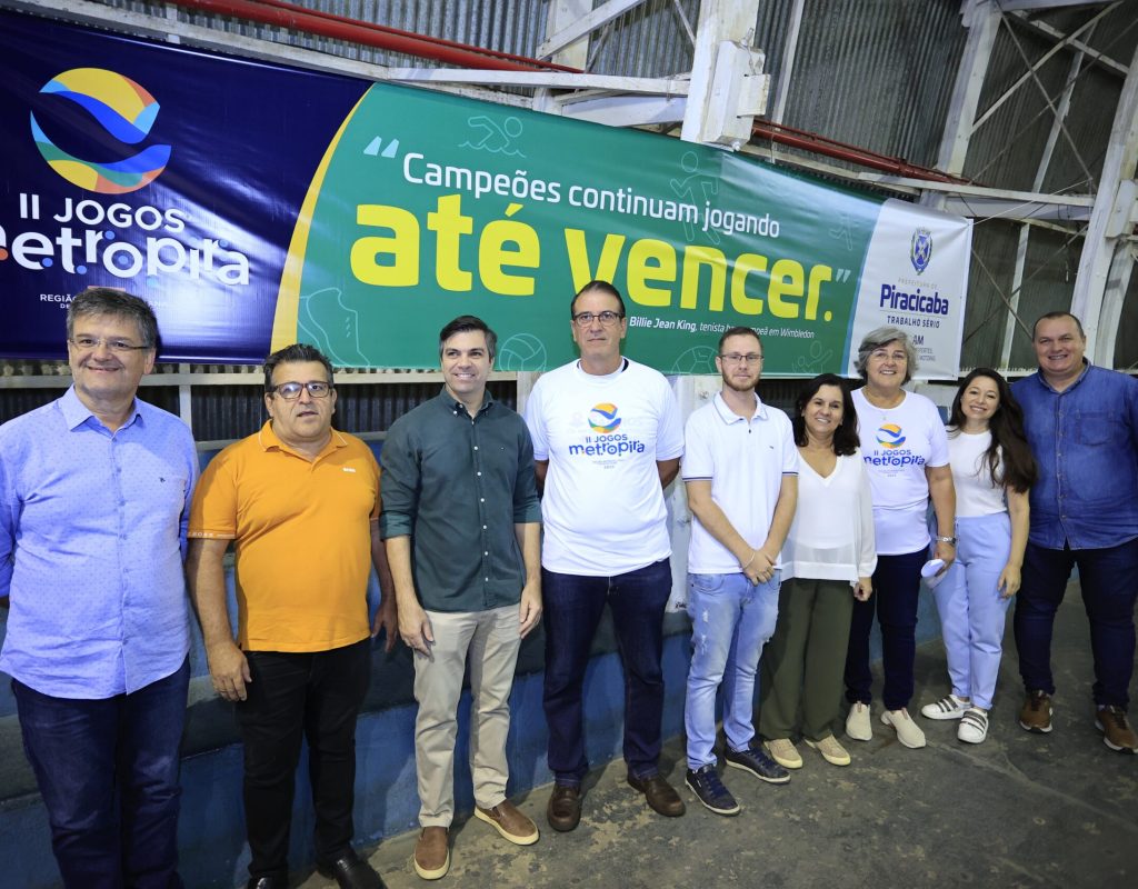 Prefeito Luciano Almeida e a Secretária da Selam, a Branca, e autoridades na Cerimônia de abertura do 2º Jogos Metropira