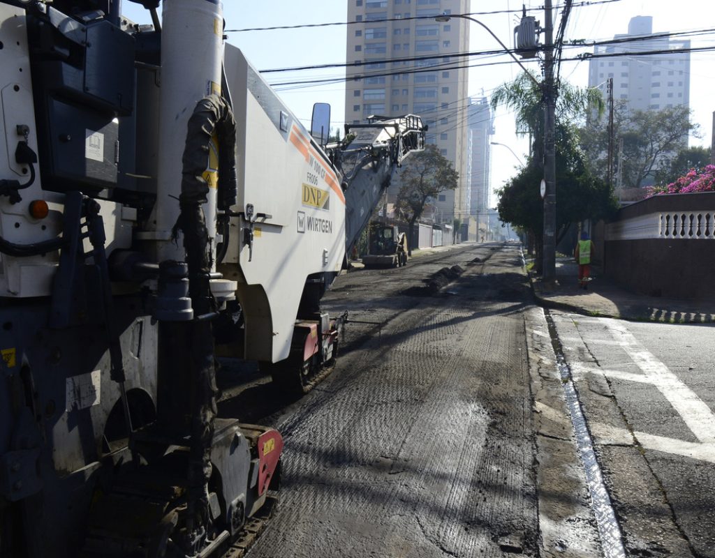 Prefeitura executa recape asfáltico na rua do Rosário, no Centro; trecho ficará interditado para o trânsito (1)