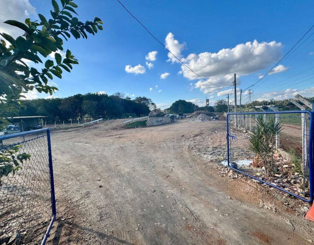 Prefeitura finaliza limpeza e retira mil toneladas de material do ecoponto do Jardim Oriente
