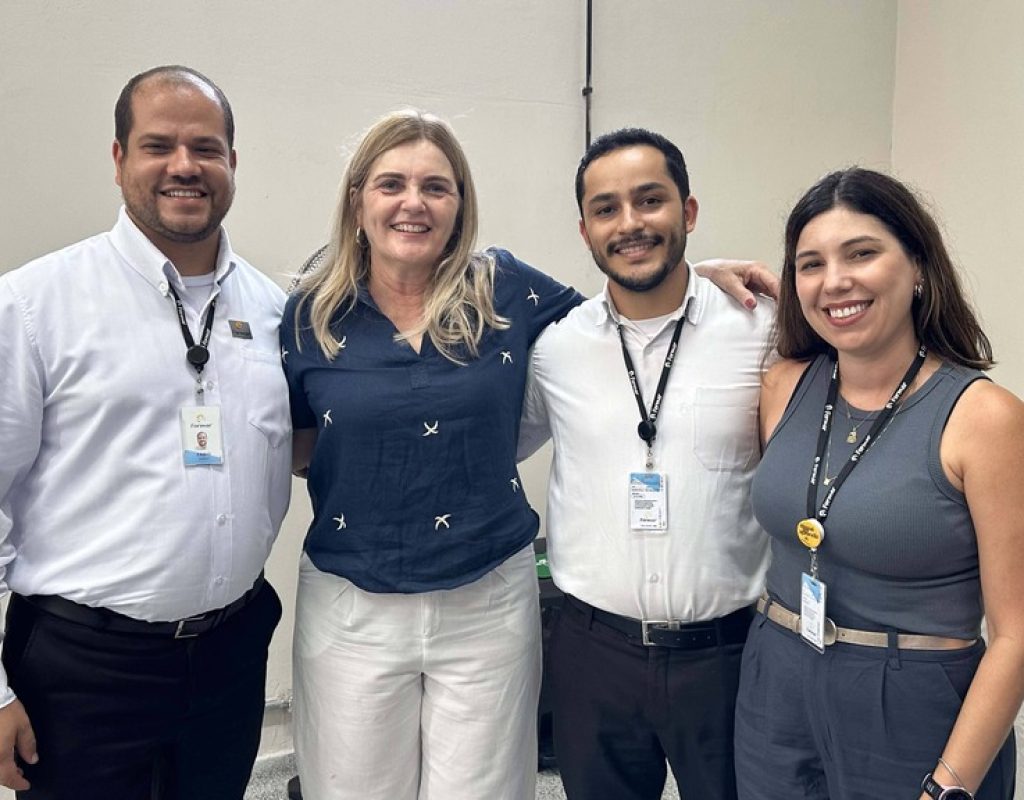 Presidente do Fussp, Valkiria Callovi, com a equipe do Instituto Formar