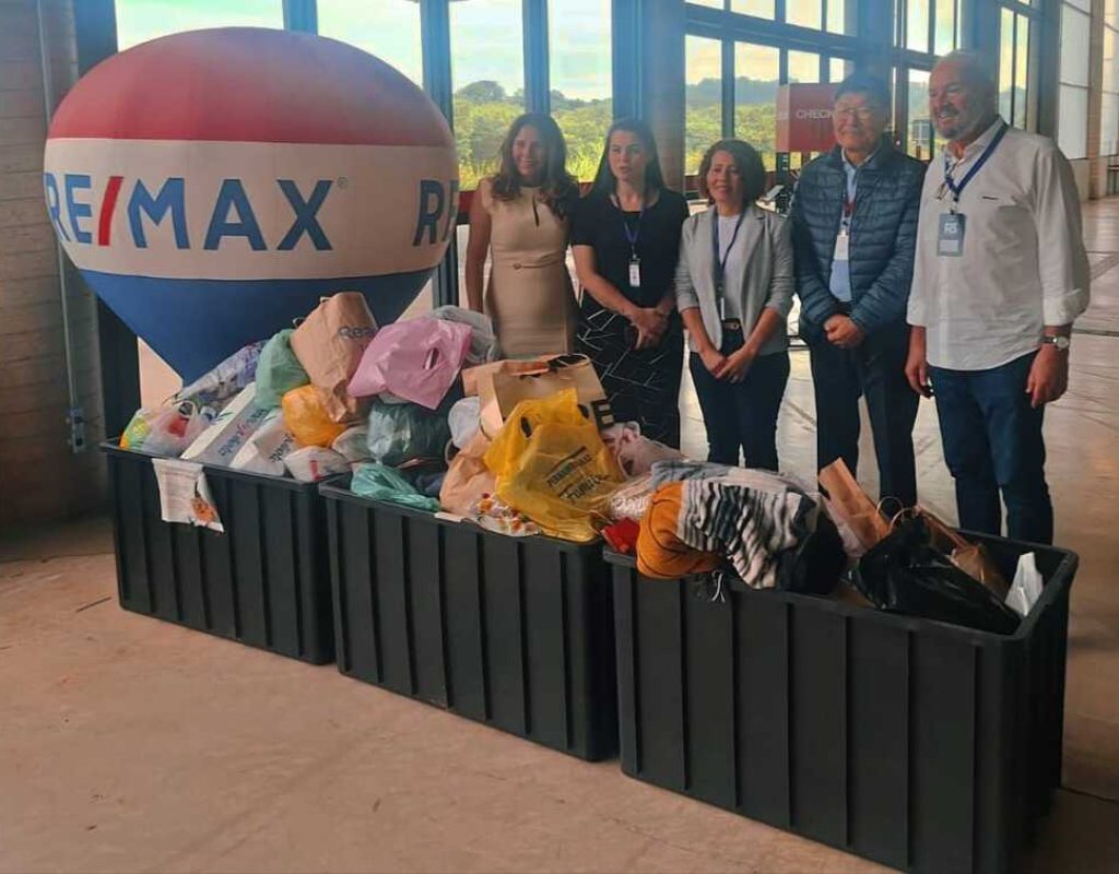 Remax enviou 130 kg de peças arrecadadas durante treinamento de sua equipe