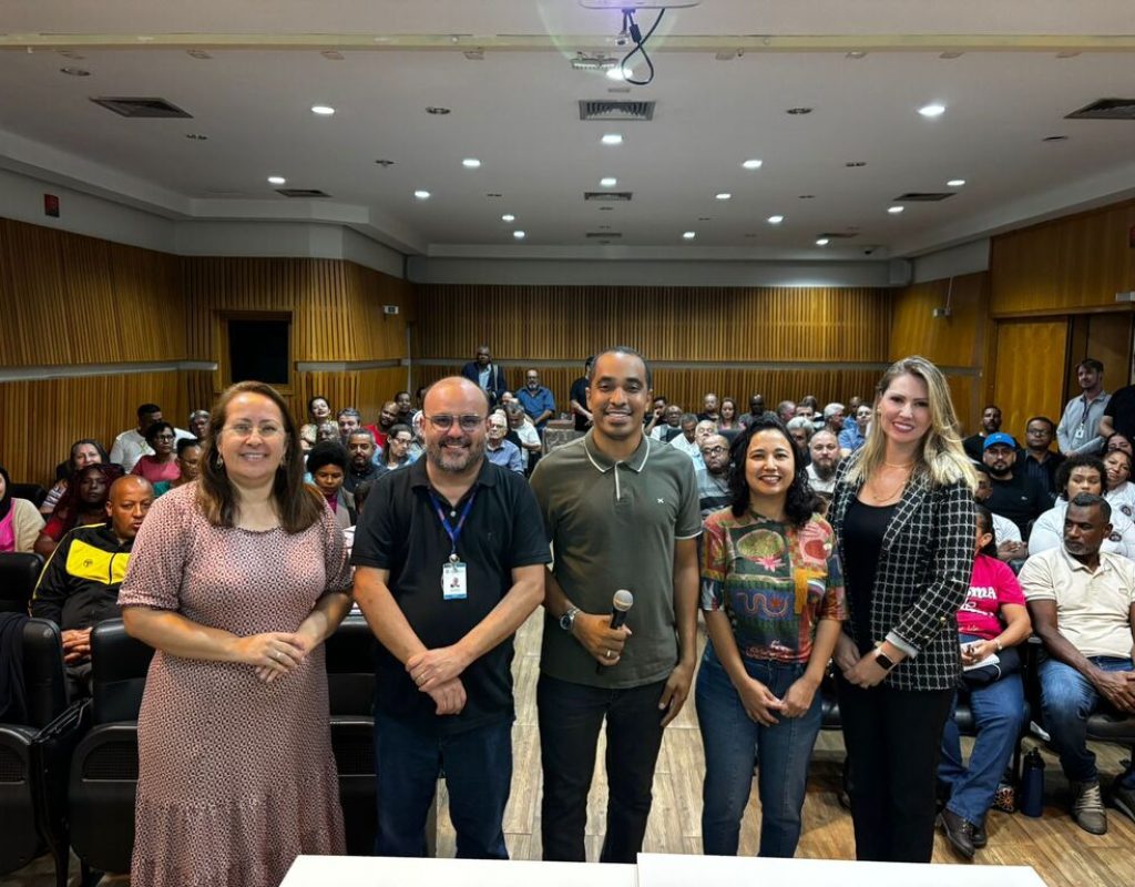 Reunião com lideranças comunitárias dá início ao processo de regularização de centros comunitários e espaços públicos utilizados por entidades locais