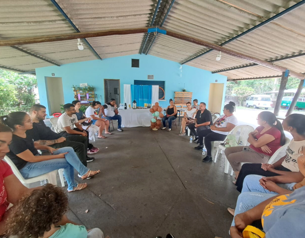 Roda de conversa com integrantes do grupo TEA. Foto: Divulgação.