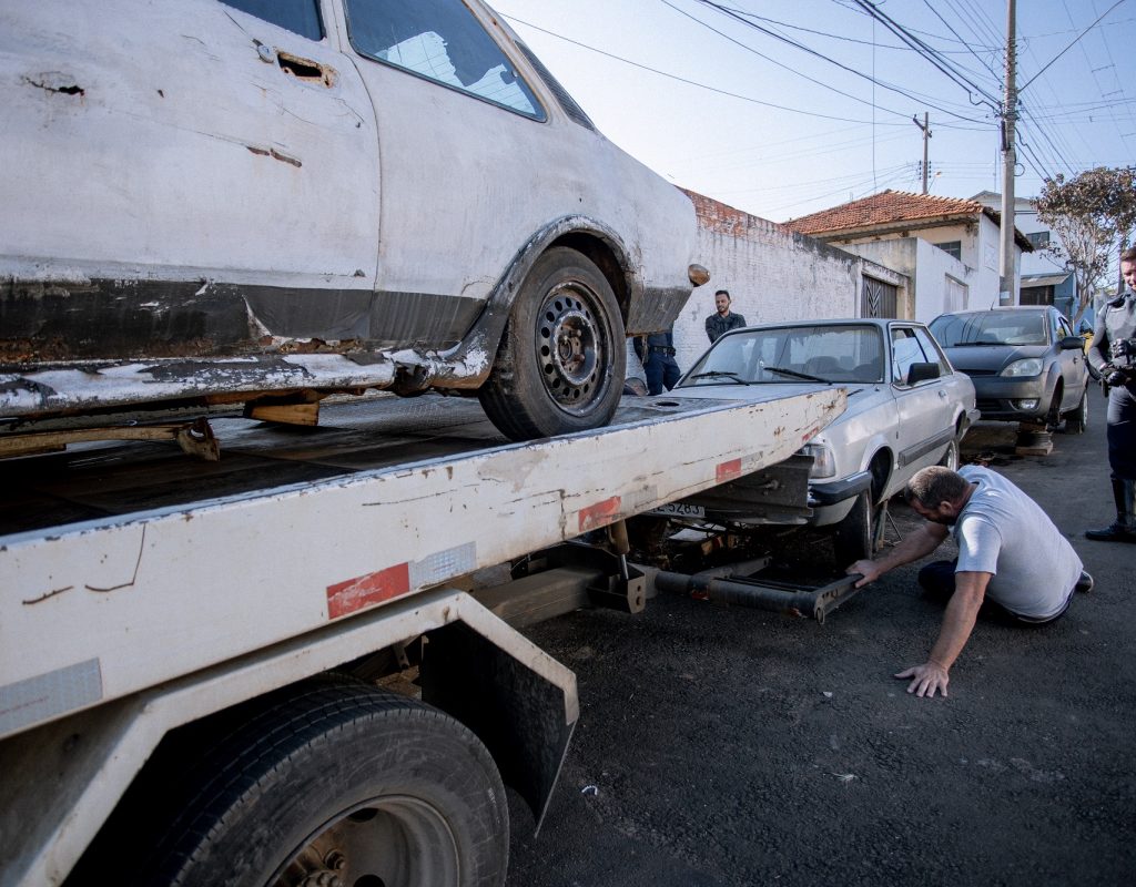 Rua Nelson Campones do Brasil tem historico de abandono de veiculo com denuncias no SIP-156 desde 2012 - Foto Isabela Borghese CCS