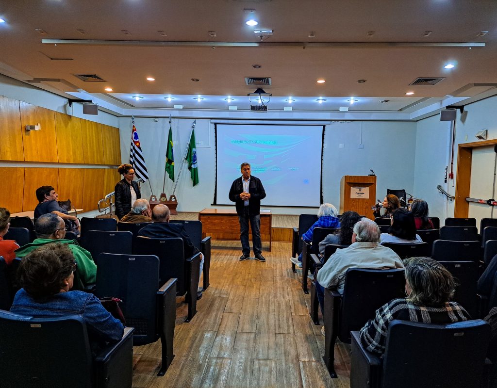 Secretário José Luiz Ribeiro deu as boas-vindas ao alunos do curso - Foto CCS