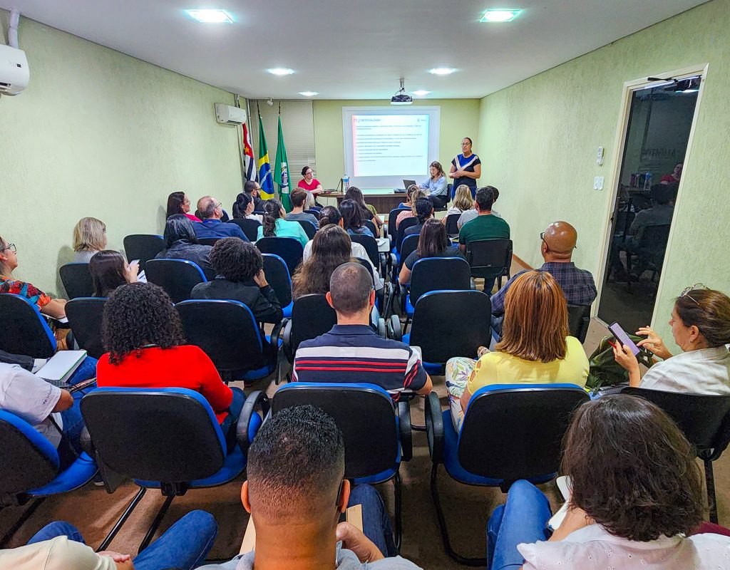 Servidores das áreas administrativa e financeiro acompanharam o passo a passo para utilização da plataforma