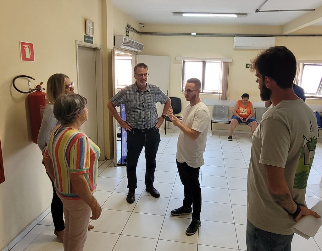 Servidores do Cevisa conversara, com o prefeito Luciano Almeida e o vereador Gustavo Pompeo