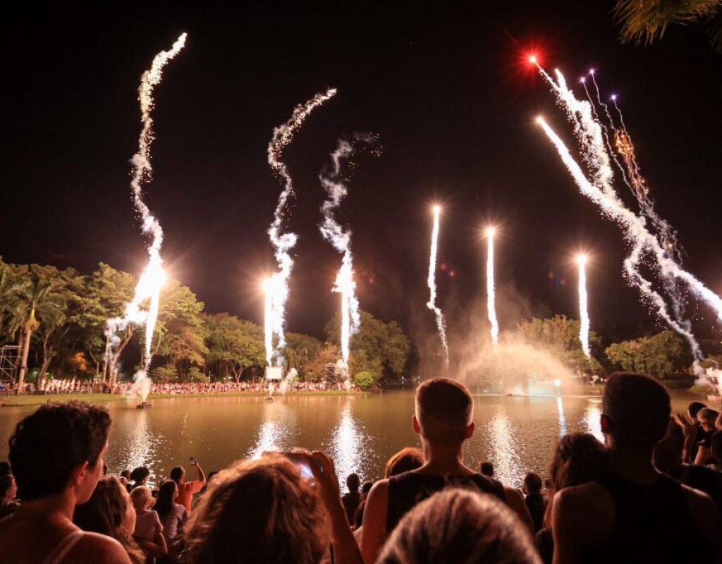 Show-de-luzes-e-fogos-marcam-apresentacao-do-Natalis-1024x682