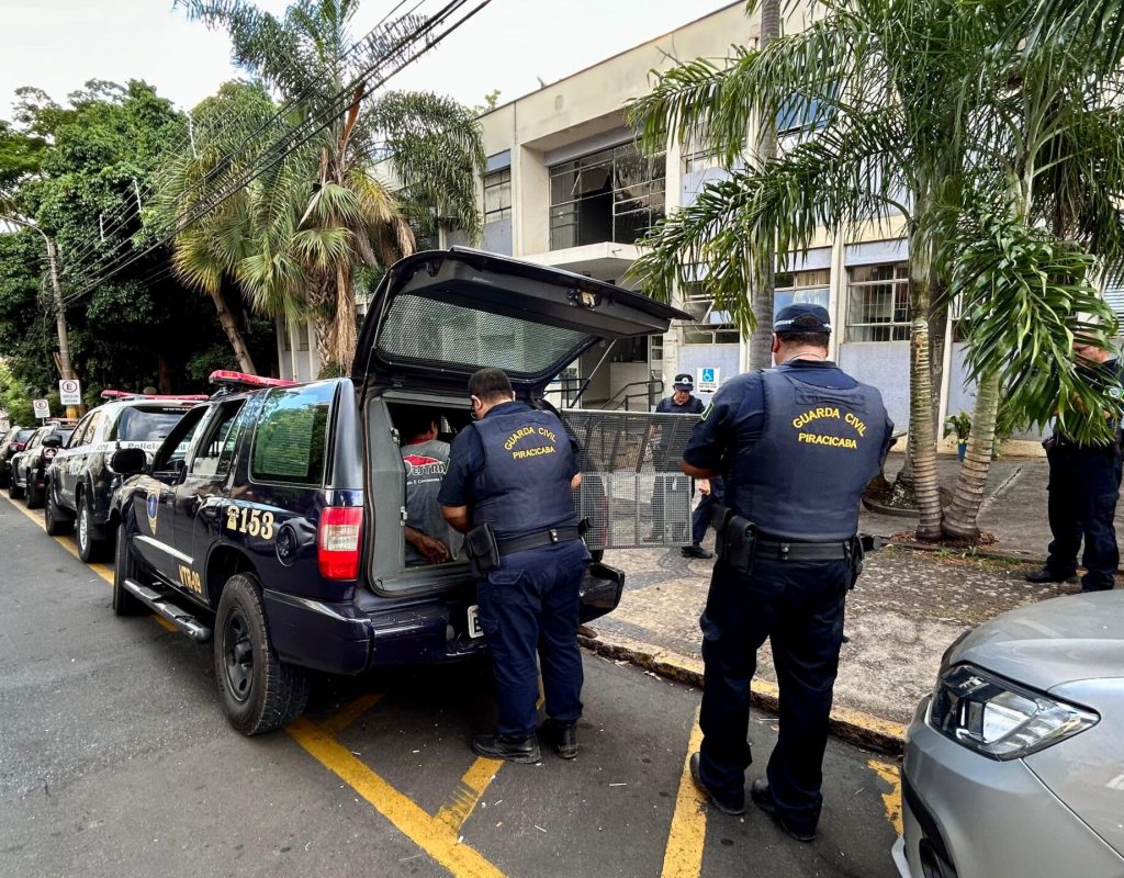Suspeito foi detido e está sendo apresentado no Plantão Policial neste momento