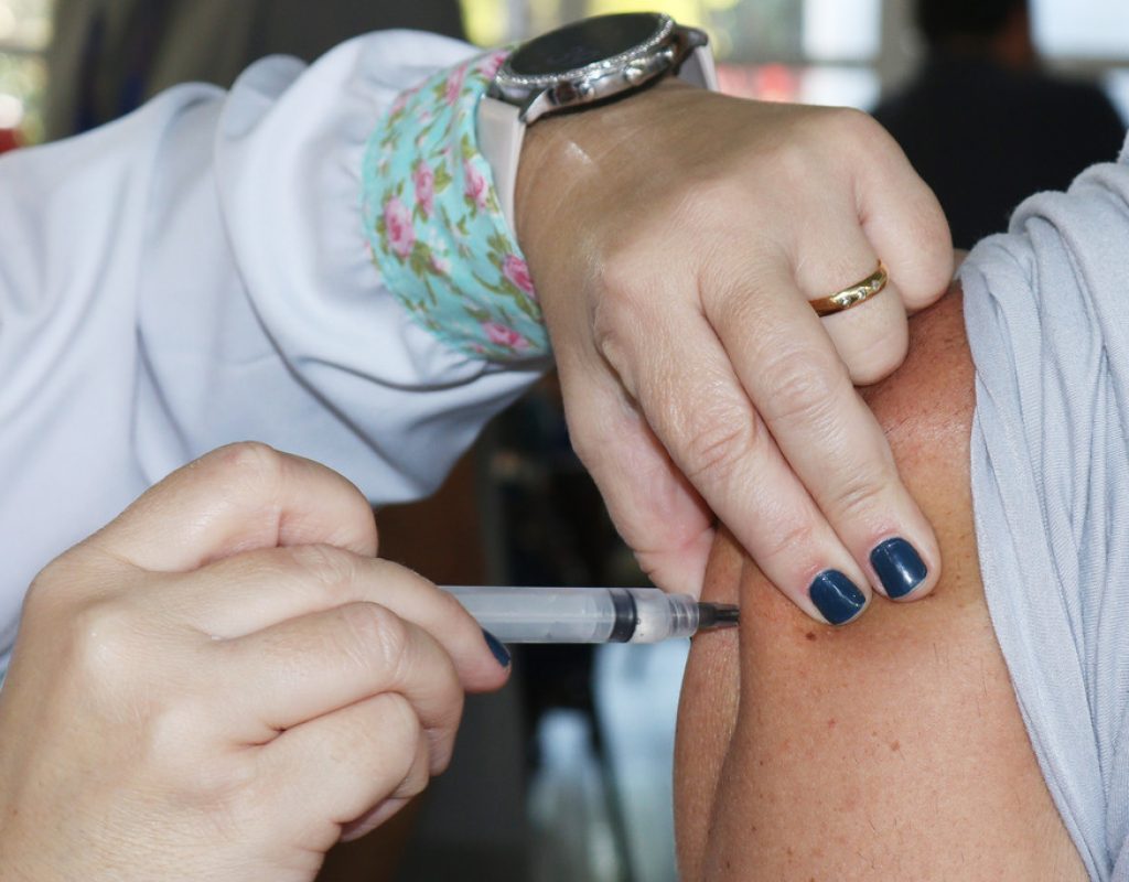Vacinação contra a gripe é importante para evitar formas mais graves da doença