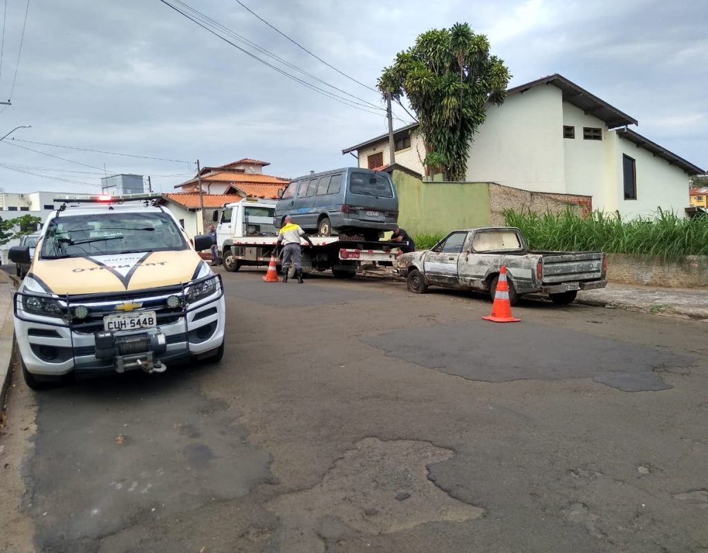 Veículos em situação de abandonado foram recolhidos durante operação especial