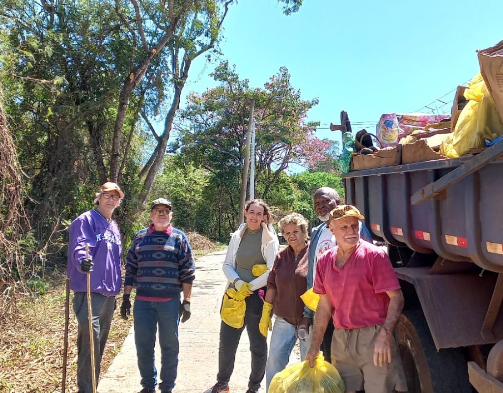 Voluntários também realizaram o Dia Mundial da Limpeza no bairro Santa Rosa - Divulgação
