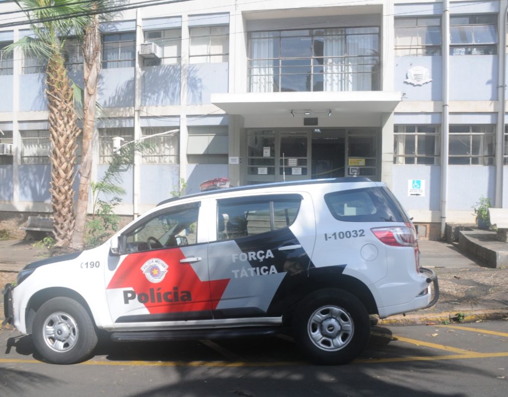 Homem foi levado ao plantão policial (Divulgação)