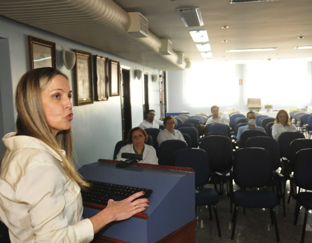 Foto- A oncologista clínica Katia Cristina Fitas Loureiro falou sobre os aspectos envolvendo o tratamento do câncer de mama metastático