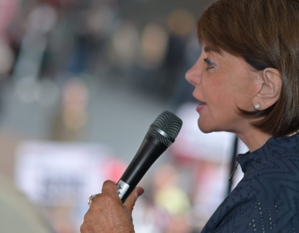 A deputada Professora Bebel que conduziu as negociações com o governo estadual, garantindo a ampliação do reajuste ao magistério estadual. Foto: Divulgação