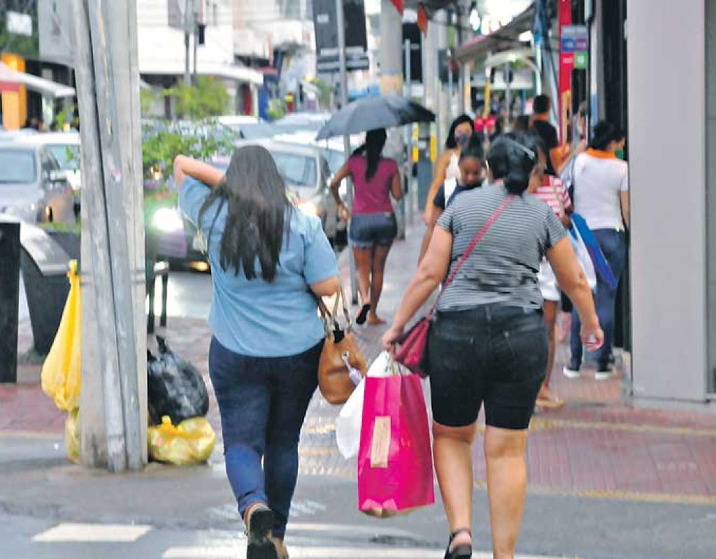 Comércio aberto até 21 horas