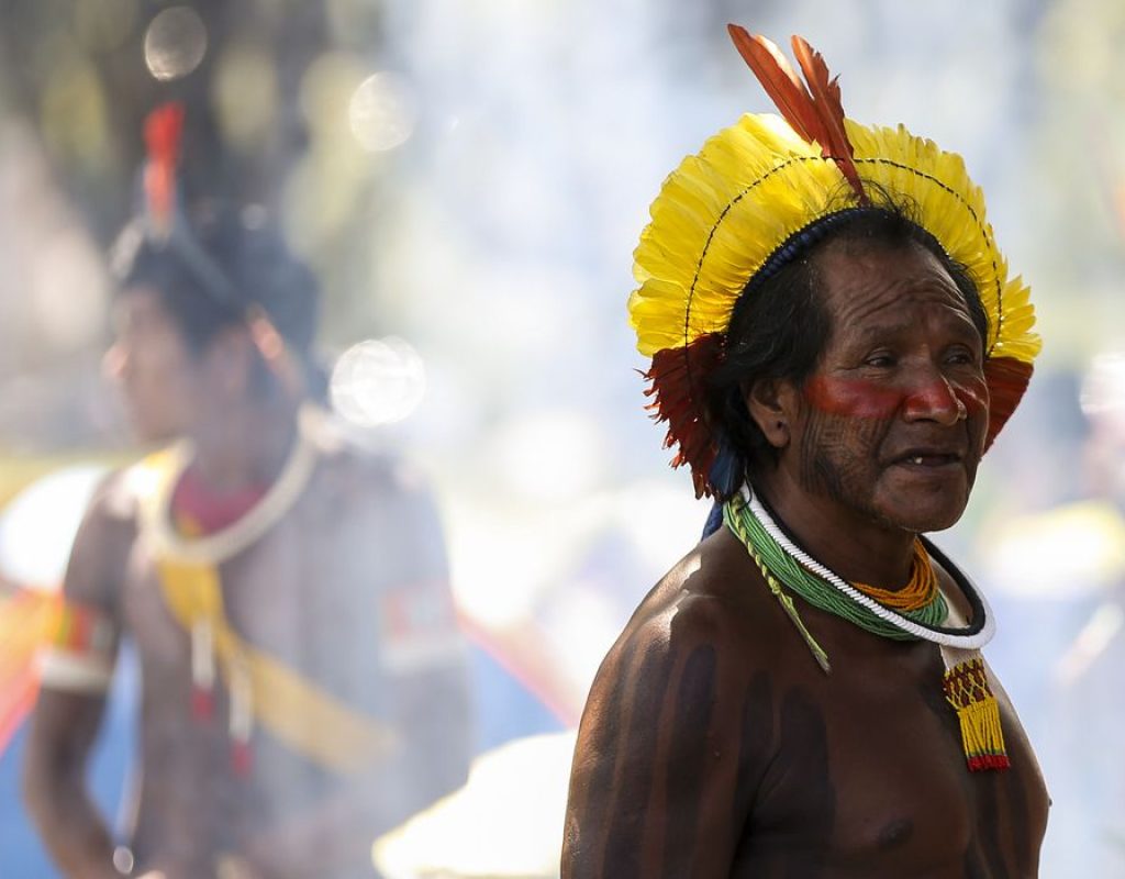 Brasília - Indígenas de todo o Brasil chegam à Brasília para o Acampamento Terra Livre.