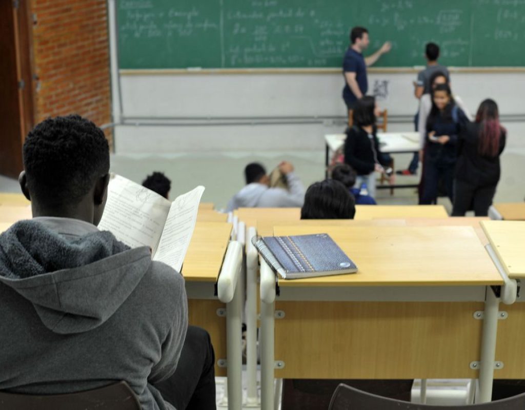 UnB foi a primeira universidade federal a adotar sistema de cotas raciais


UnB reserva vagas para negros desde o vestibular de 2004


Percentual de negros com diploma cresceu quase quatro vezes desde 2000, segundo IBGE