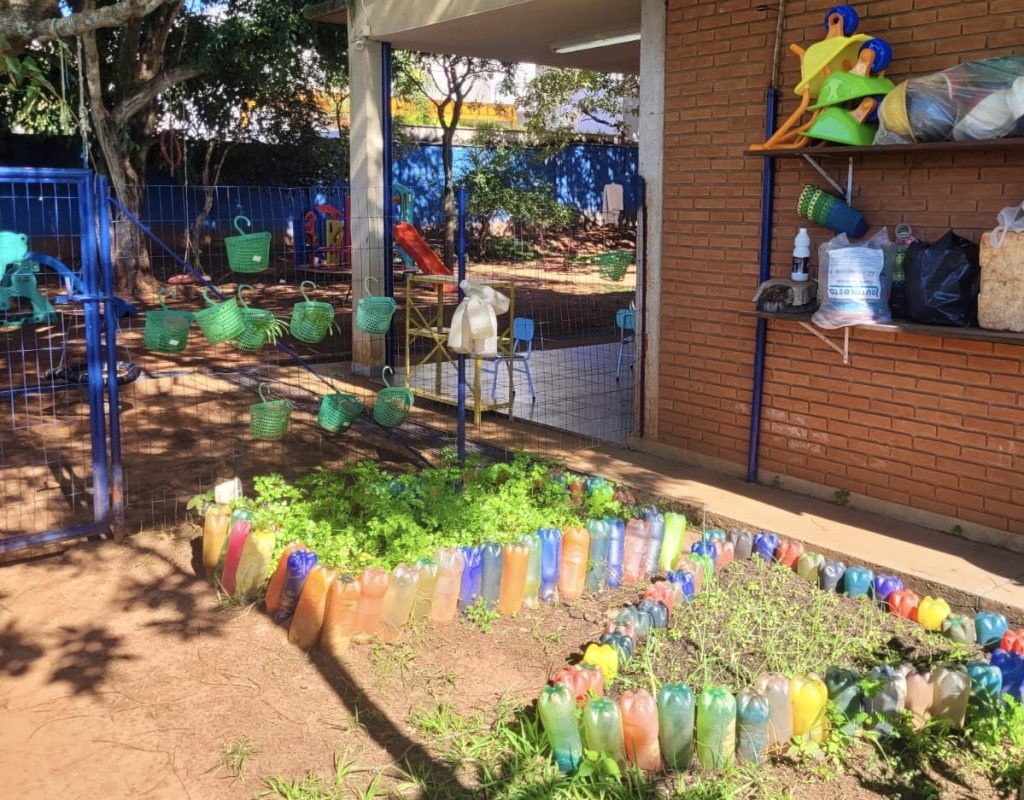 , fomentando a educação ambiental e alimentação saudável.