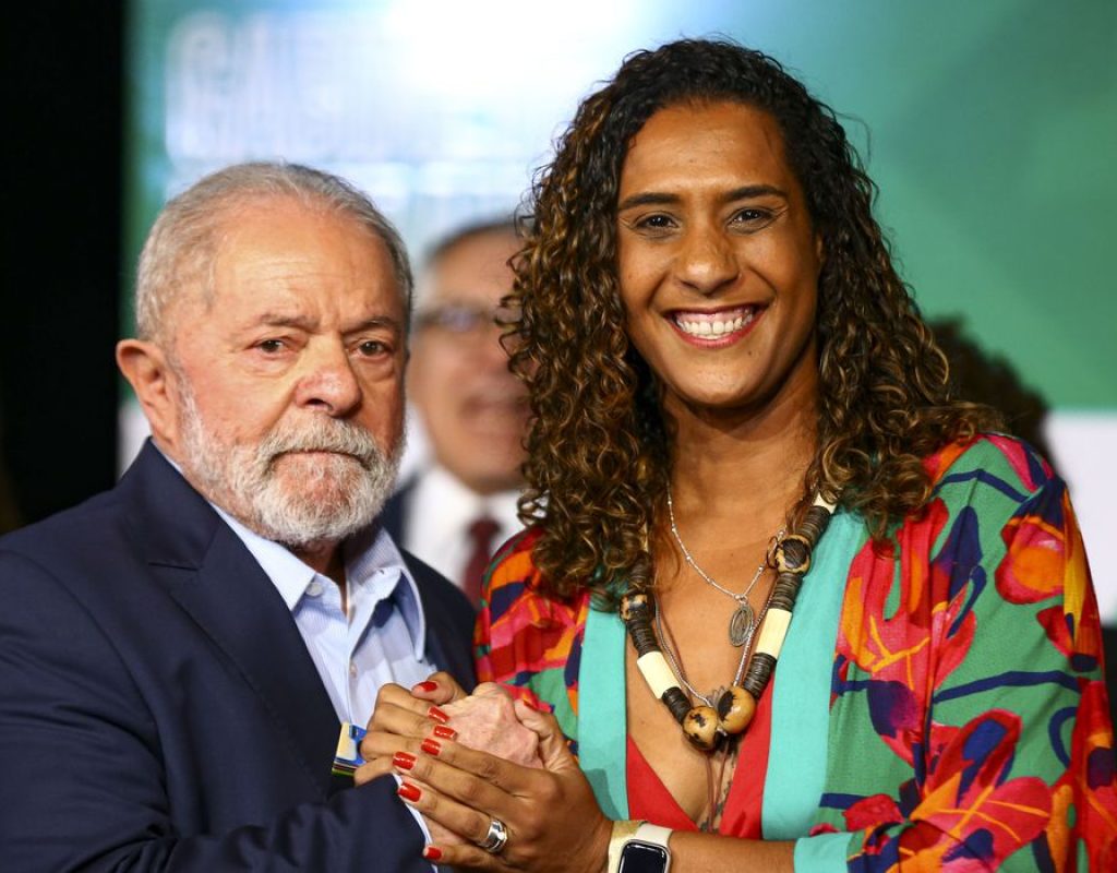 O presidente eleito, Luiz Inácio Lula da Silva, e a futura ministra da Igualdade Racial, Anielle Franco, durante anúncio de novos ministros que comporão o governo.