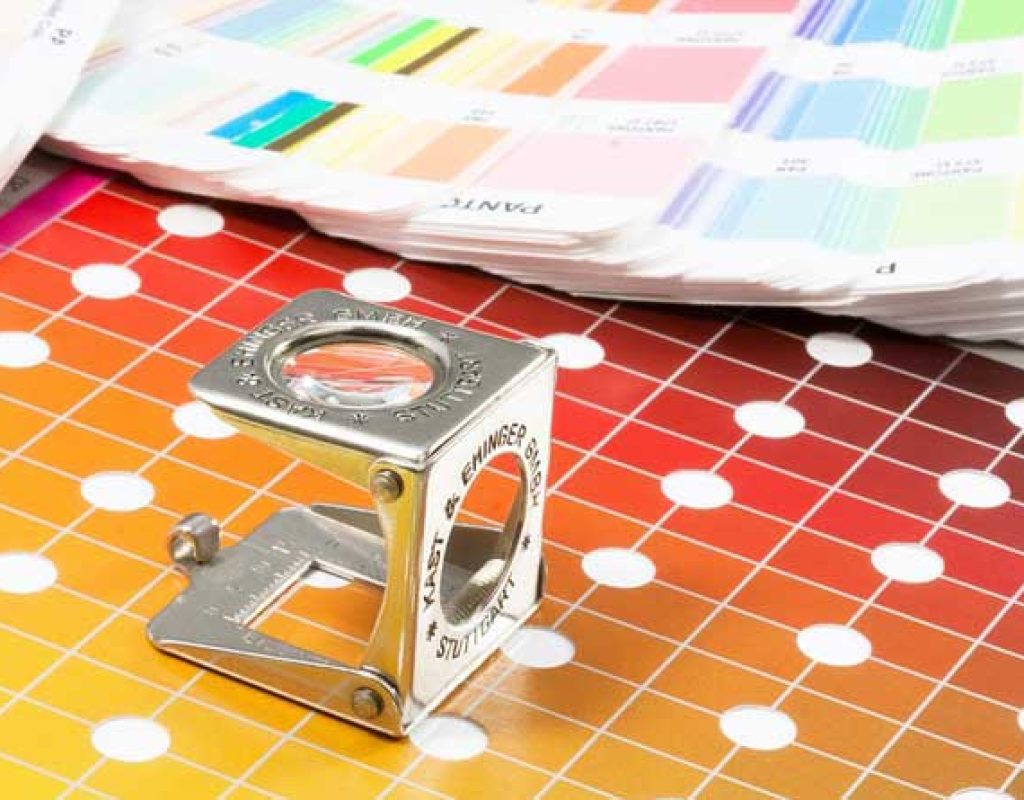 Tons Pantone 2021 - Cinza Ultimate Gray e Amarelo Illuminating