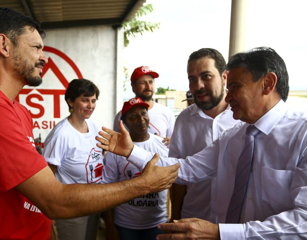 Brasília (DF), 09/02/2023 - O ministro do Desenvolvimento e Assistência Social, Família e Combate à Fome, Wellington Dias, e o deputado Guilherme Boulos (PSOL) visitam a Cozinha Solidária de Ceilândia (DF), que faz parte da rede de cozinhas gerida pelo Movimento dos Trabalhadores Sem Teto.