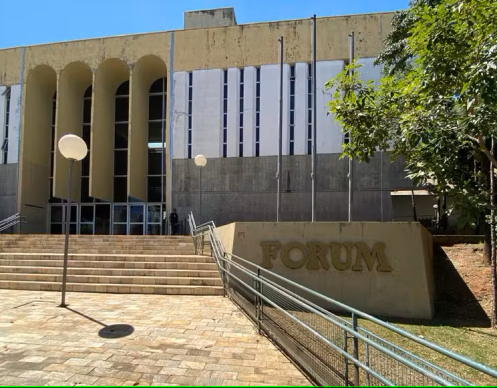 Prédio do Fórum de Piracicaba: aumento em pedidos de profissional de apoio a estudantes — Foto: Edijan Del Santo/EPTV